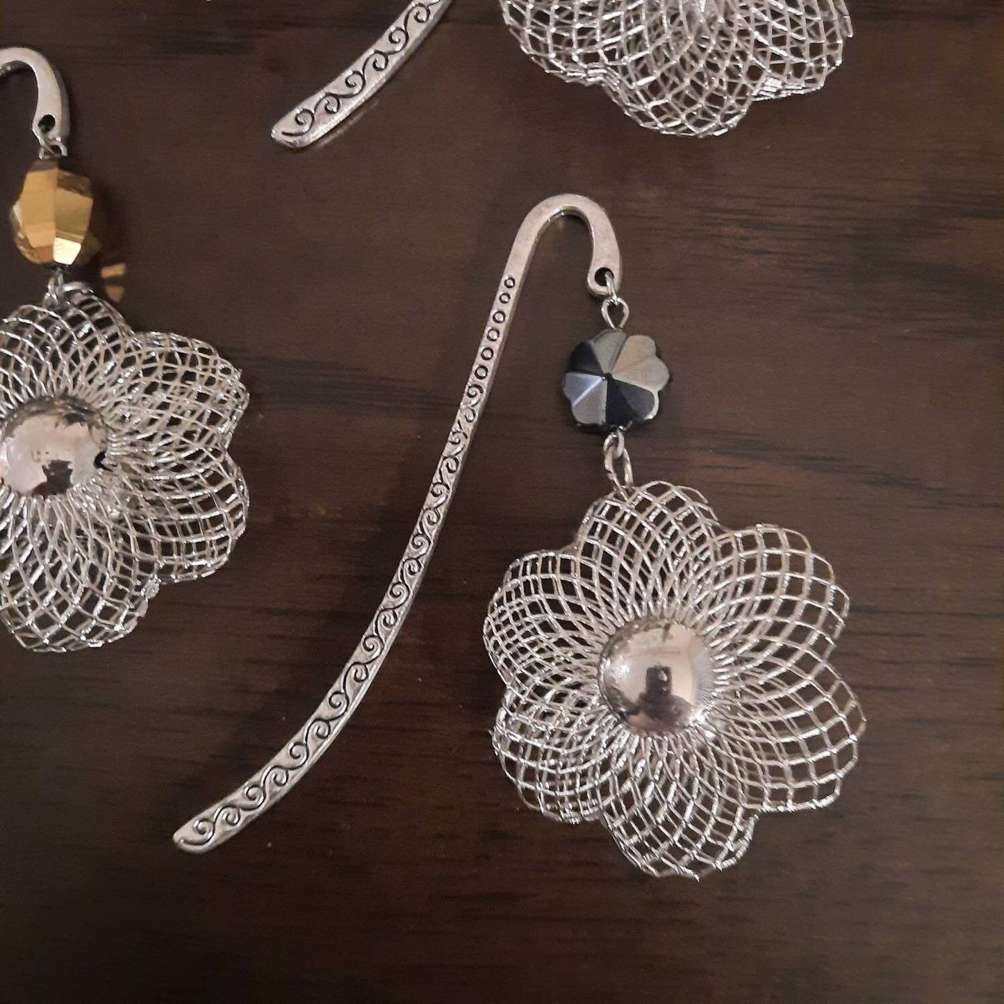 Metal Daisy Bookmark
