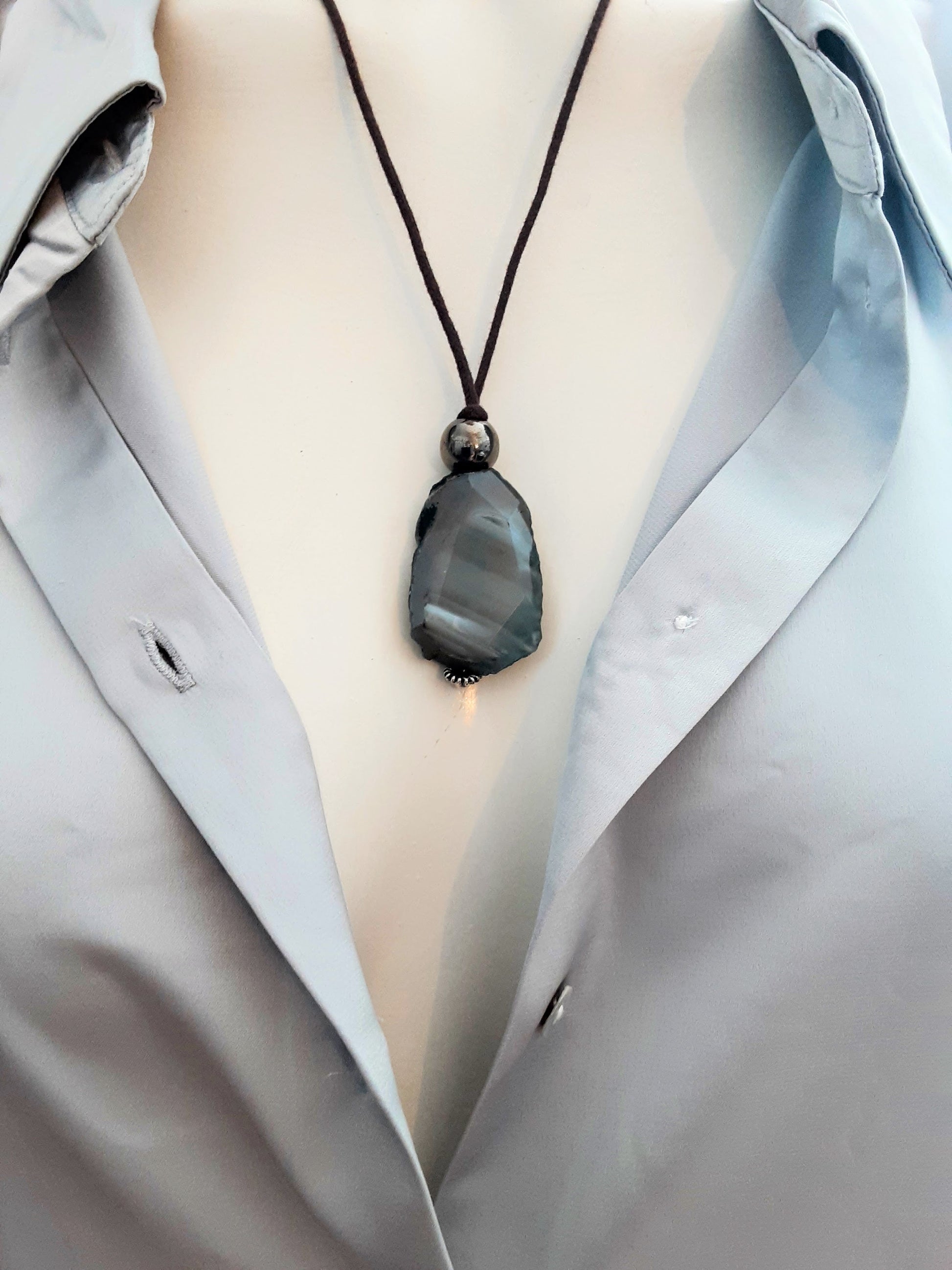 A simple, grounding piece designed for everyday wear.