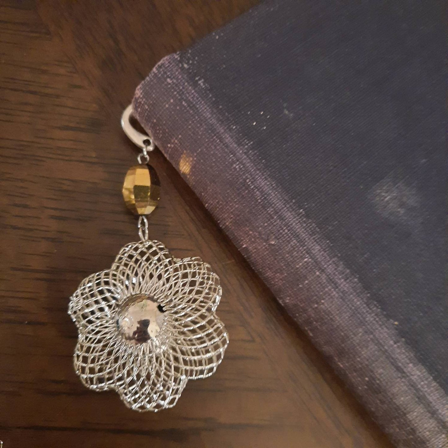 Metal Daisy Bookmark