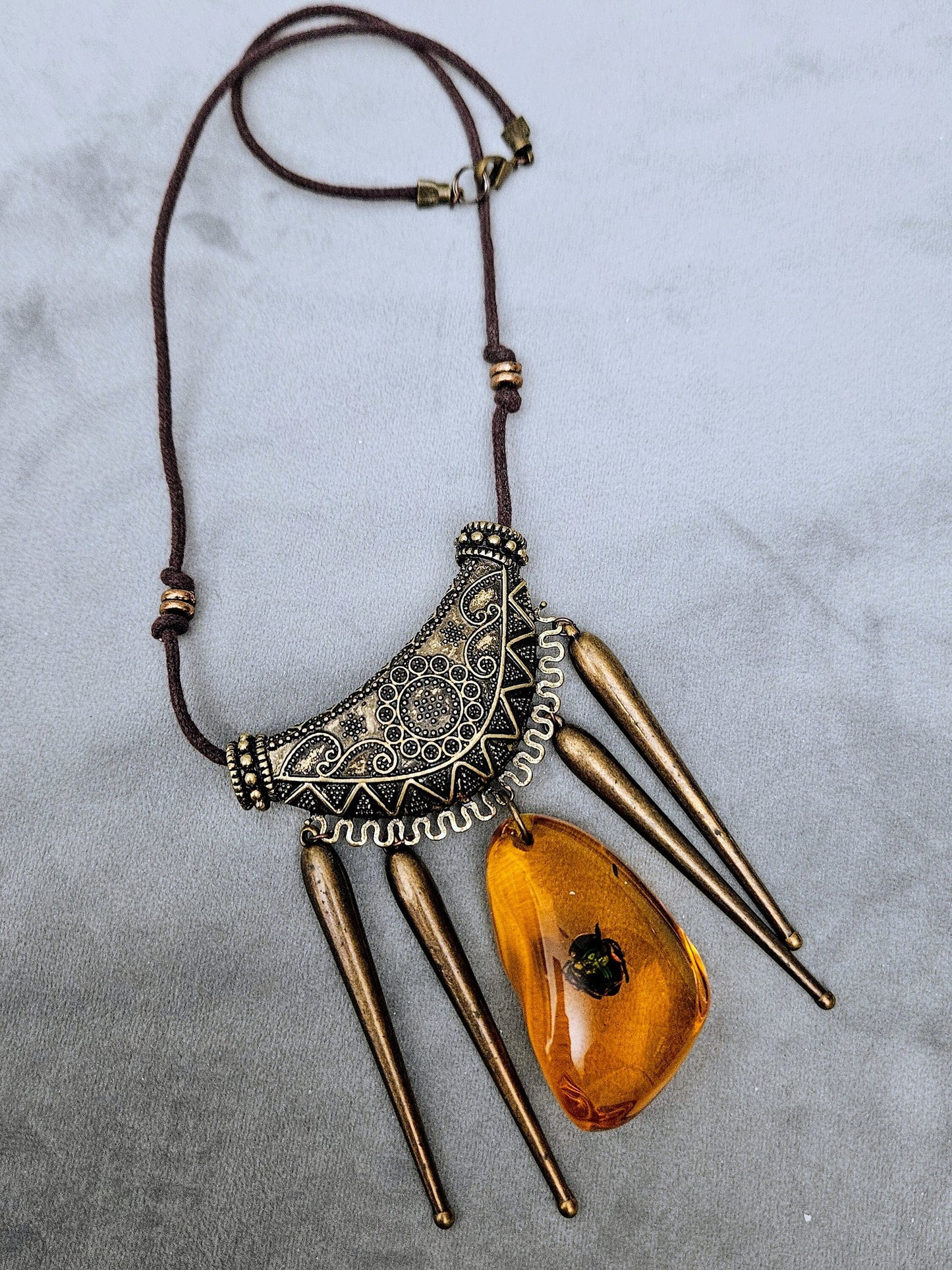 The Amber Relic Necklace