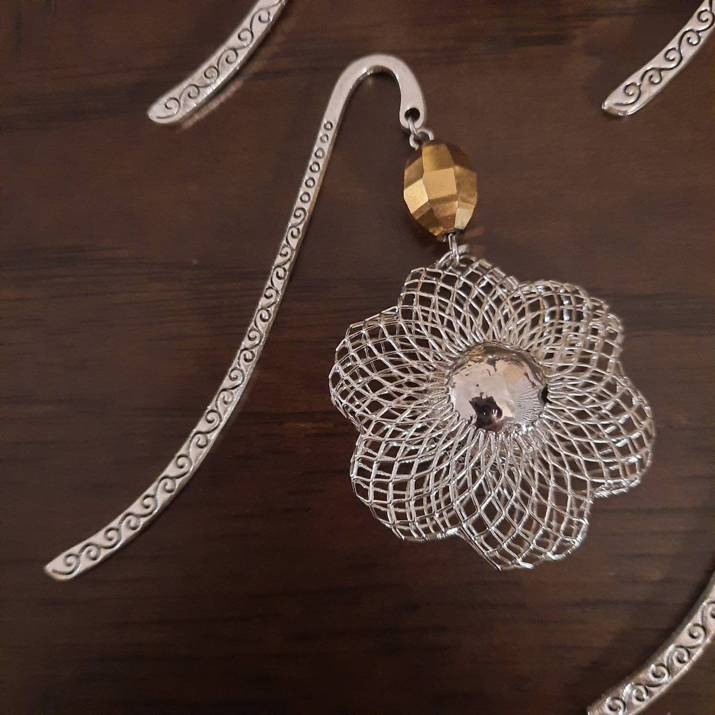 Metal Daisy Bookmark