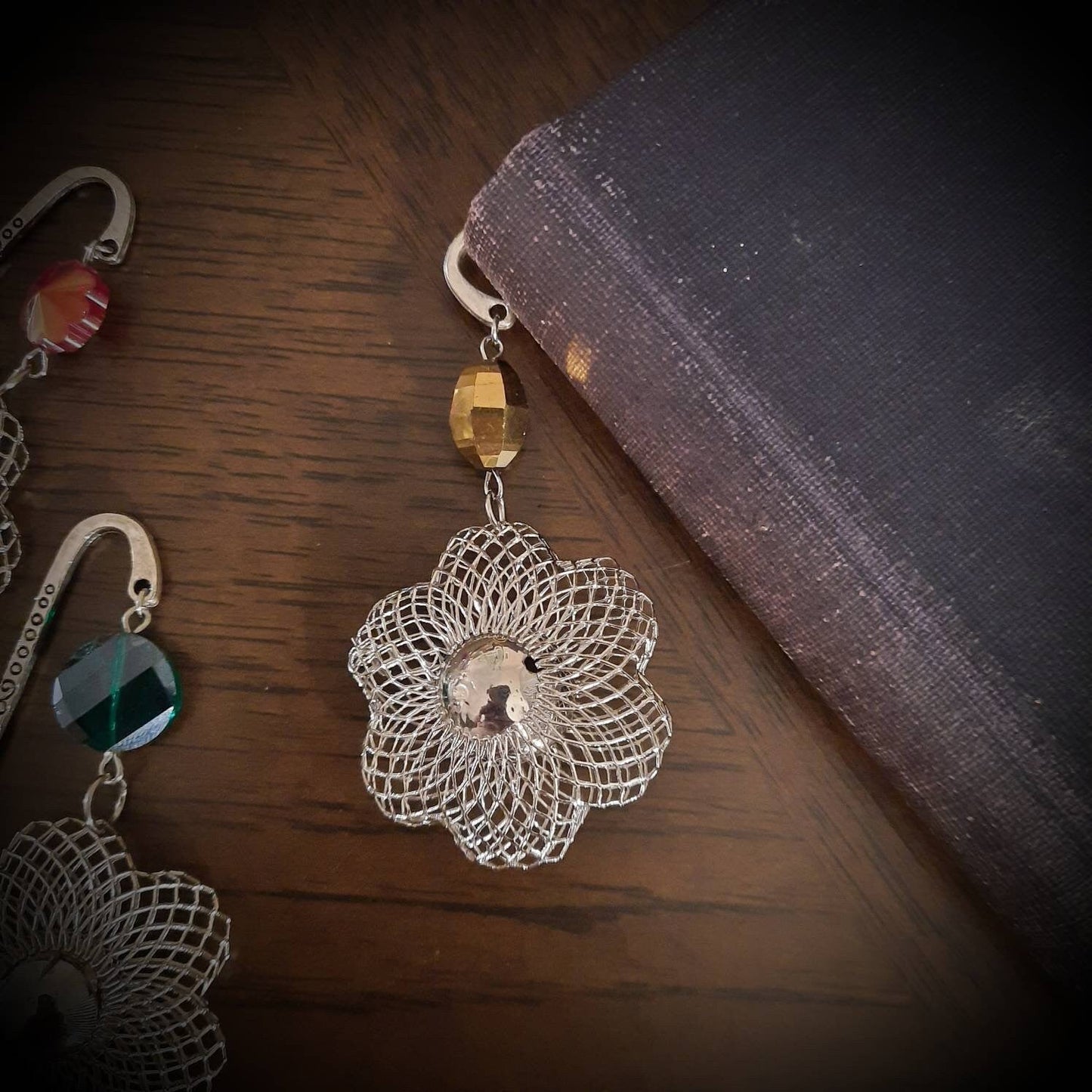 Metal Daisy Bookmark