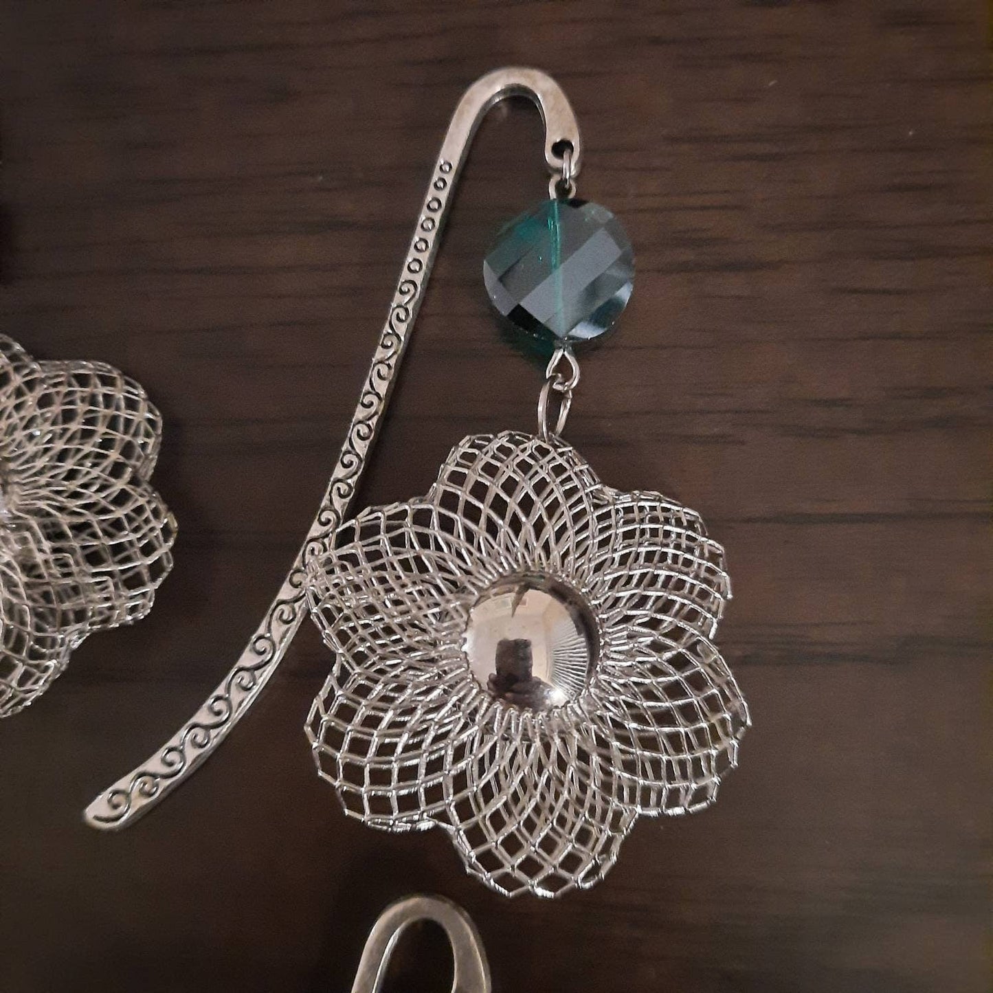 Metal Daisy Bookmark
